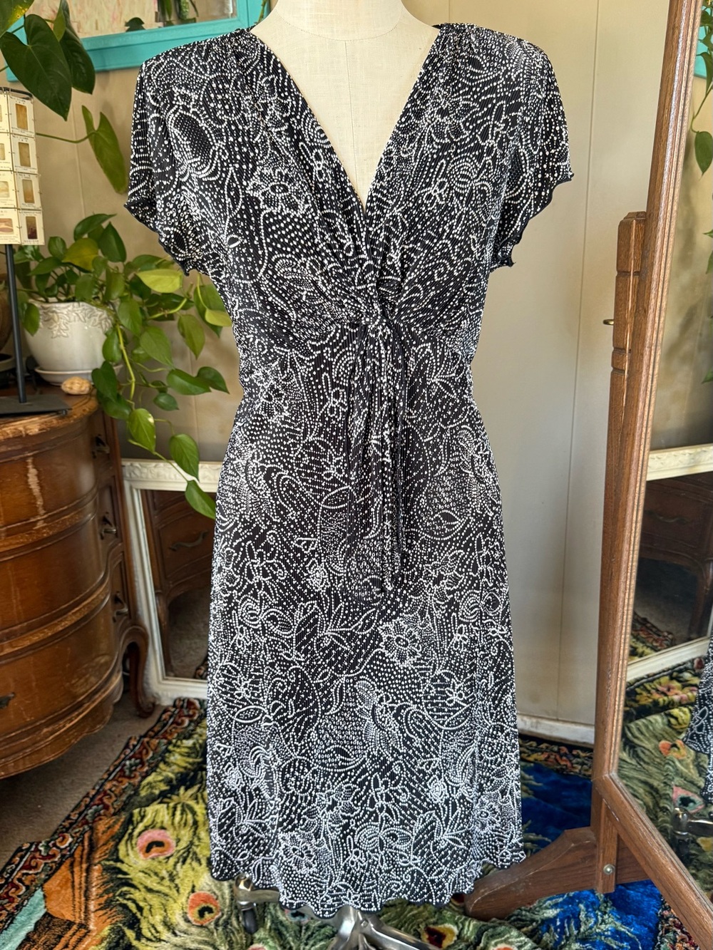 connected apparel Black & White Floral Tie-Front Midi Dress, size 14